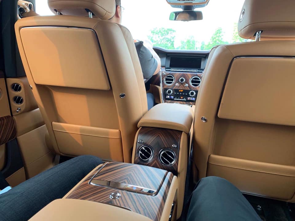 Siêu SUV Rolls-Royce Cullinan 2019 giá trên 40 tỷ đồng dạo phố Hà Nội a4