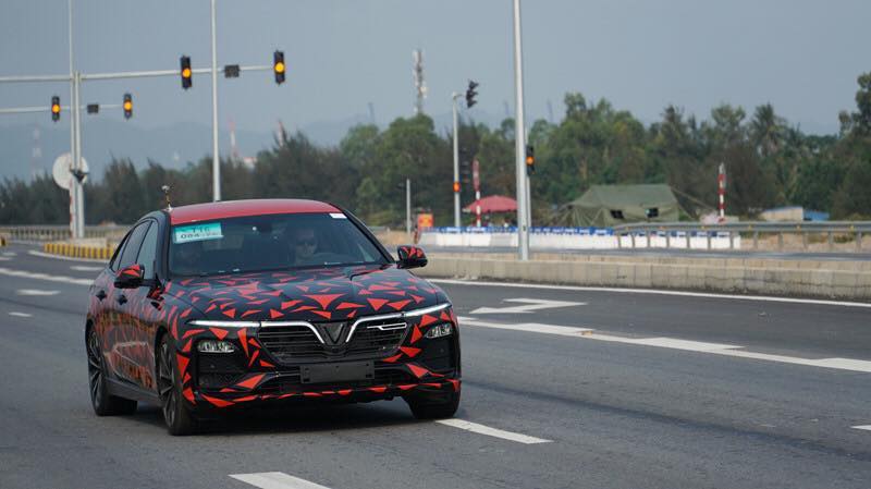 Những hình ảnh đoàn xe VinFast LUX A2.0 và SA2.0 chạy xuyên Việt a4