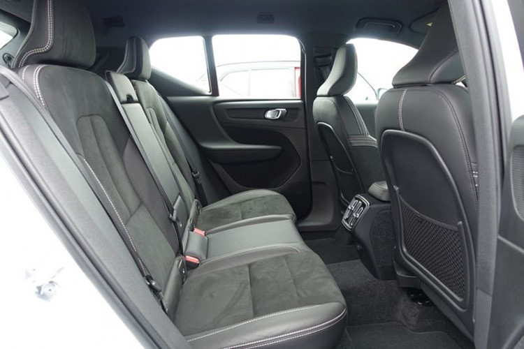 Volvo XC40 2019 sắp đến Việt Nam có gì để "đấu" Mercedes-Benz GLA? 13 Volvo XC40 2019 sắp đến Việt Nam có gì để "đấu" Mercedes-Benz GLA? a13