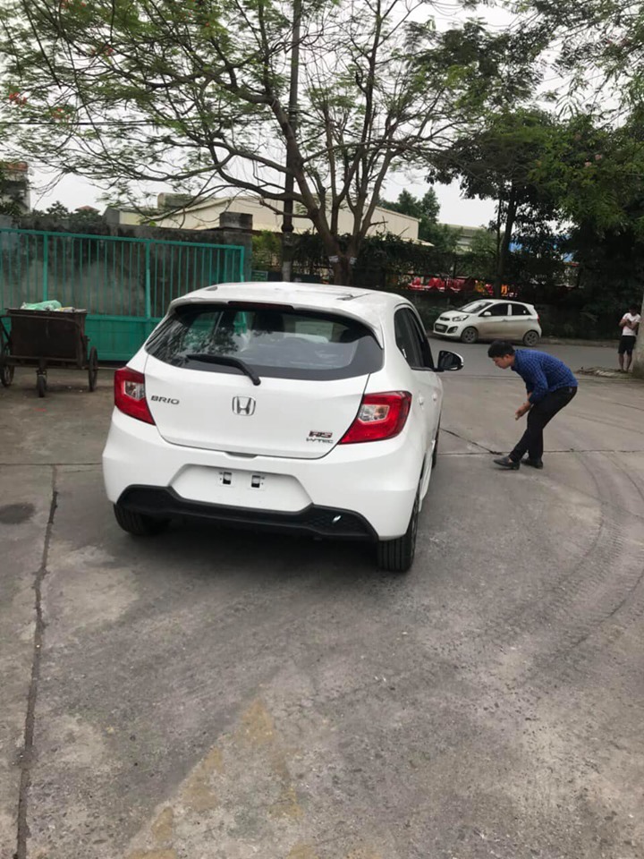 Cận cảnh nội thất bản Honda Brio RS 2019 tại đại lý ở Việt Nam - Ảnh 2.