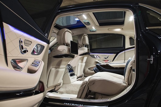 Khoang nội thất của Mercedes-Maybach S560 2019 thể hiện rõ sự xa hoa, lộng lẫy, đậm chất siêu sang a1