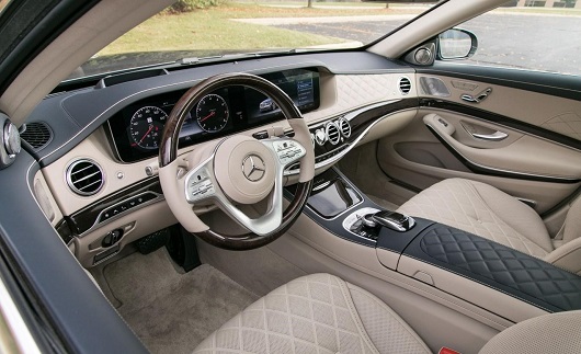 Mercedes-Maybach S560 2019 sở hữu bảng táp-lô bọc da với đường chỉ viền trang trí vô cùng tinh tế a2