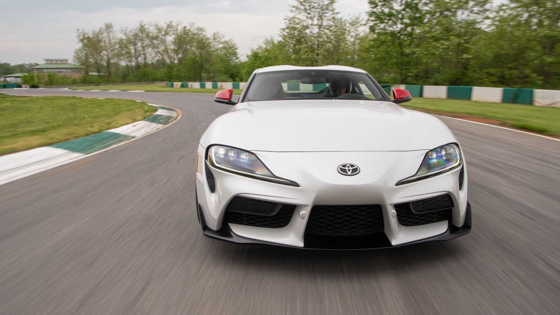 Chính diện đầu xe Toyota Supra 2020