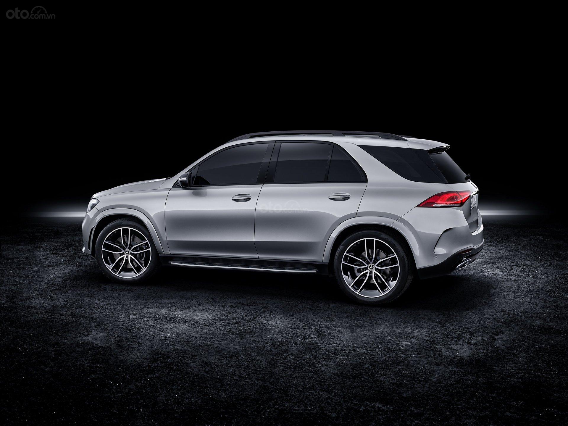 Mercedes-Benz GLE 580 2020 thân xe 2