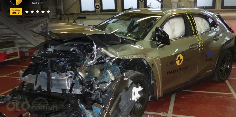 Lexus UX tốt nhưng cần cải thiện túi khí rèm bên