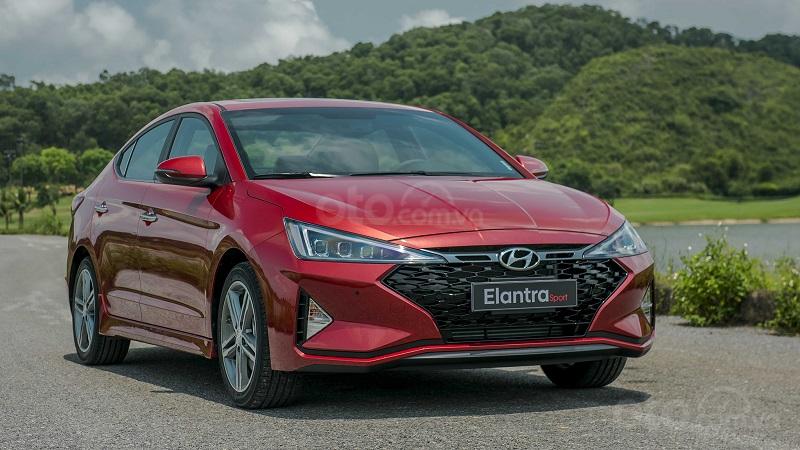 Hyundai Elantra Sport 2019 1...