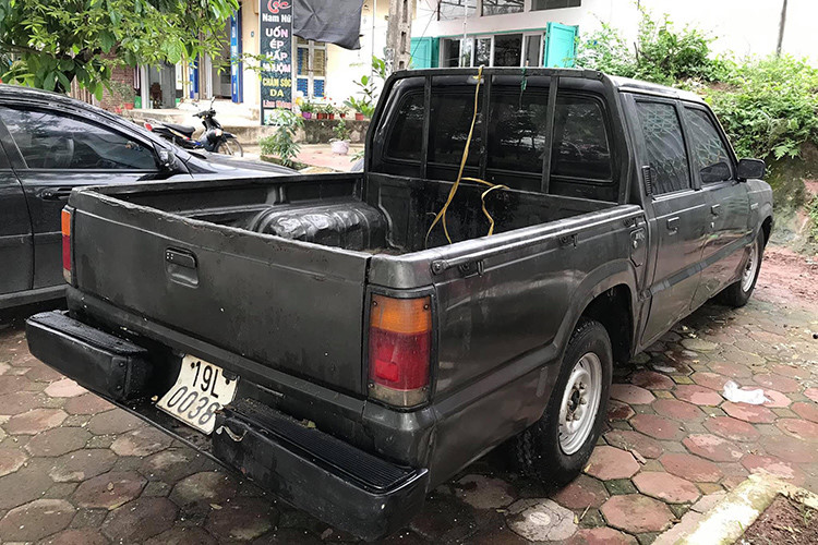 Chiếc Mazda B2200 chỉ còn 35 triệu đồng sau 22 năm sử dụng 2 Chiếc Mazda B2200 chỉ còn 35 triệu đồng sau 22 năm sử dụng a2