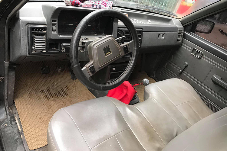Chiếc Mazda B2200 chỉ còn 35 triệu đồng sau 22 năm sử dụng 7 Chiếc Mazda B2200 chỉ còn 35 triệu đồng sau 22 năm sử dụng a7