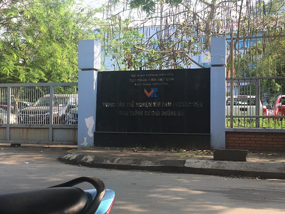 Xe VinFast lộ diện trần trụi tại khu vực đăng kiểm - Ảnh 2.