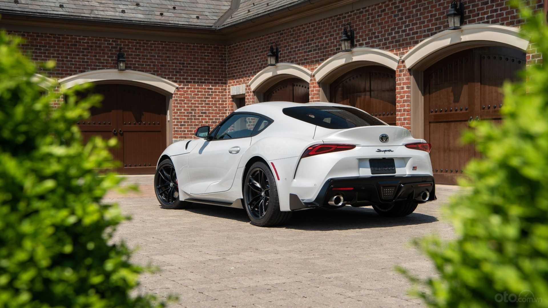 Toyota Supra 2020 đuôi xe