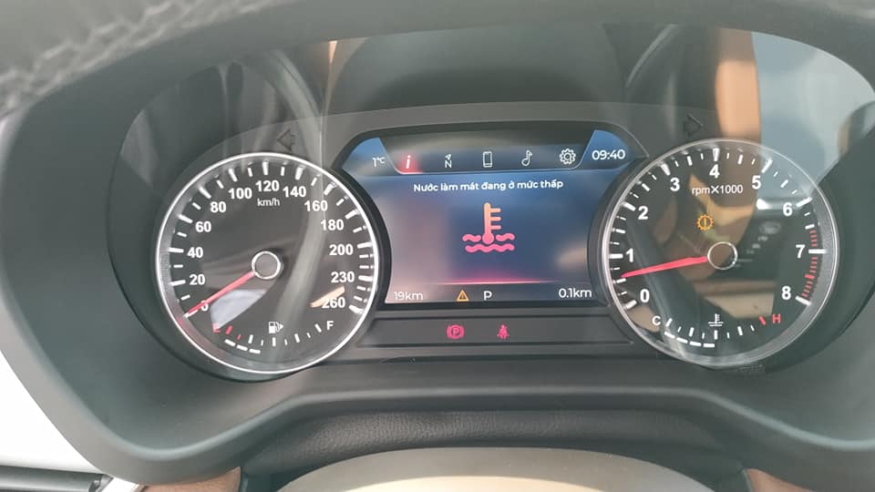 Lột trần nội thất xe SUV VinFast LUX SA2.0, ghế gập phẳng hoàn toàn 7a