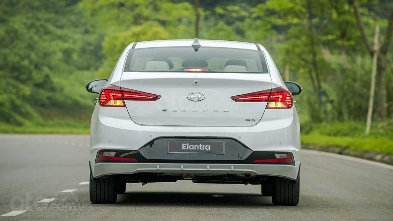 Đuôi xe Hyundai Elantra 2.0 2019...