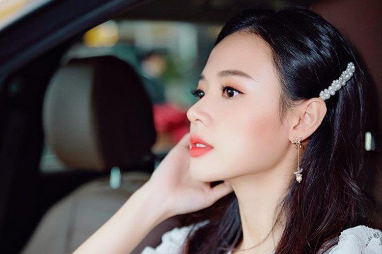 Ngắm chiếc Mercedes E-Class 2019 sang trọng vừa "về đội" hot girl Midu 5 Ngắm chiếc Mercedes E-Class 2019 sang trọng vừa "về đội" hot girl Midu a5