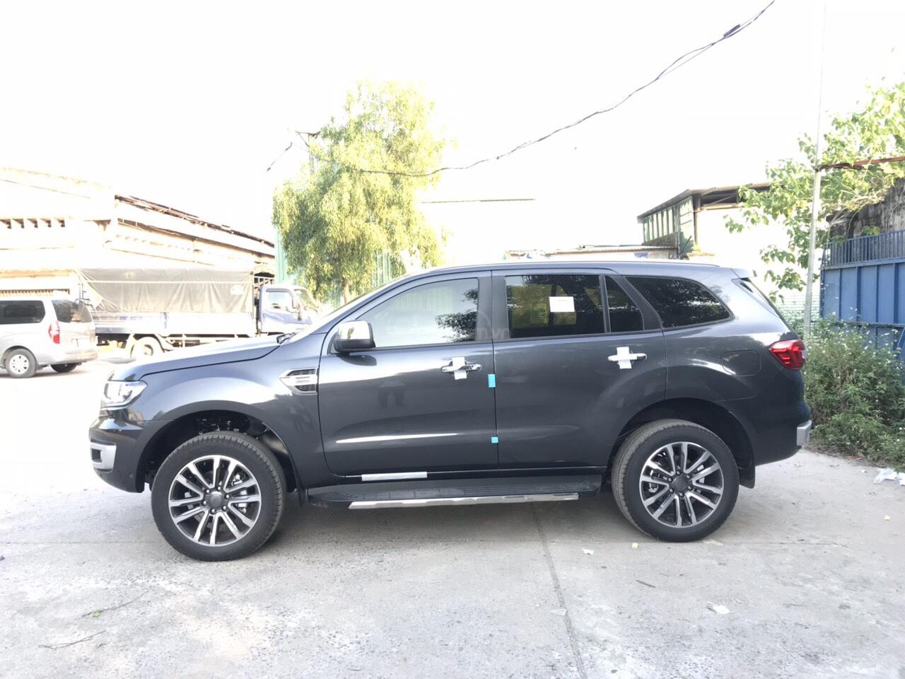 Giá xe Ford Everest 2019 tại đại lý giảm sâu - Ảnh 2.