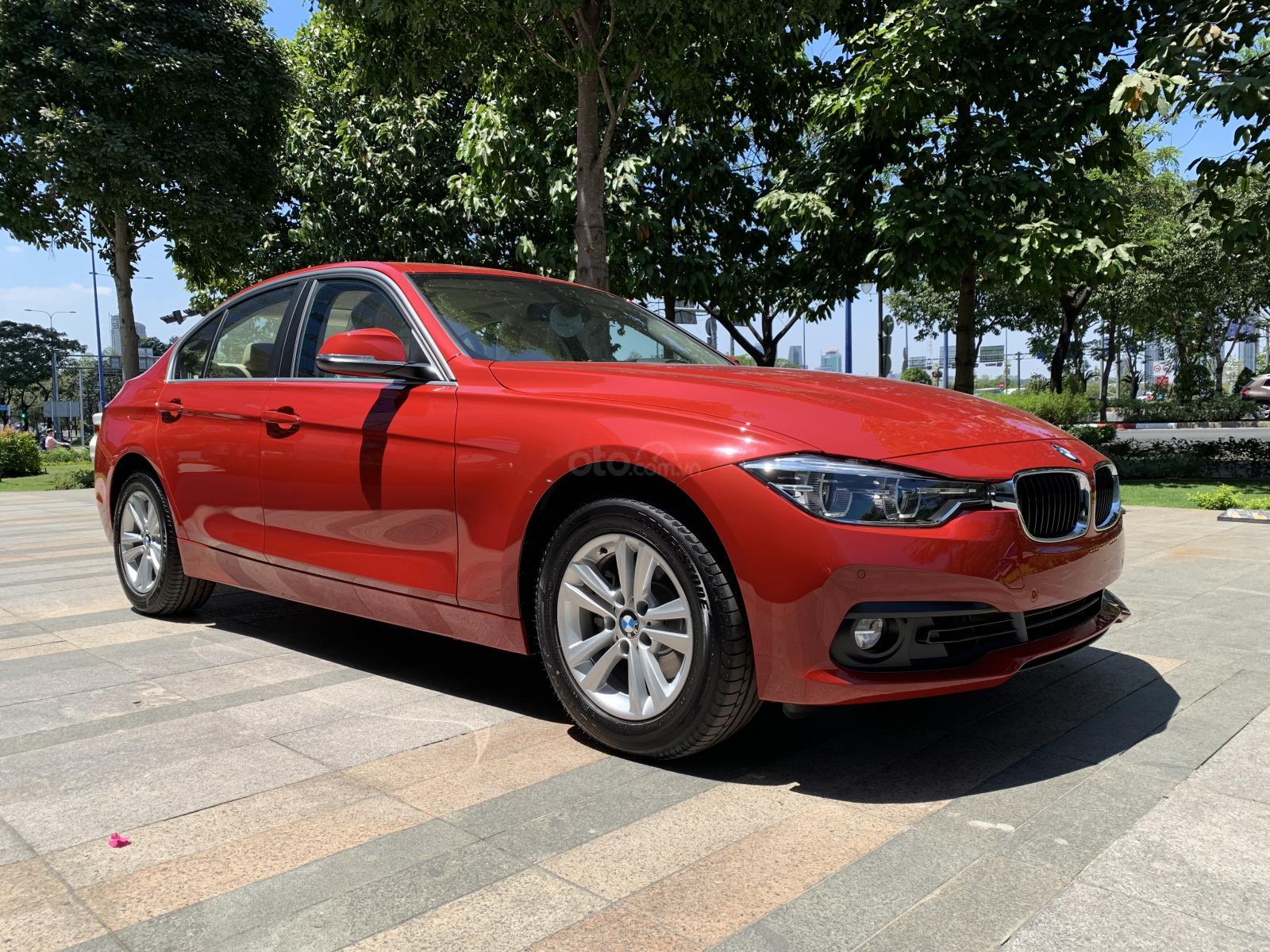 Đánh giá xe BMW 320i 2019.