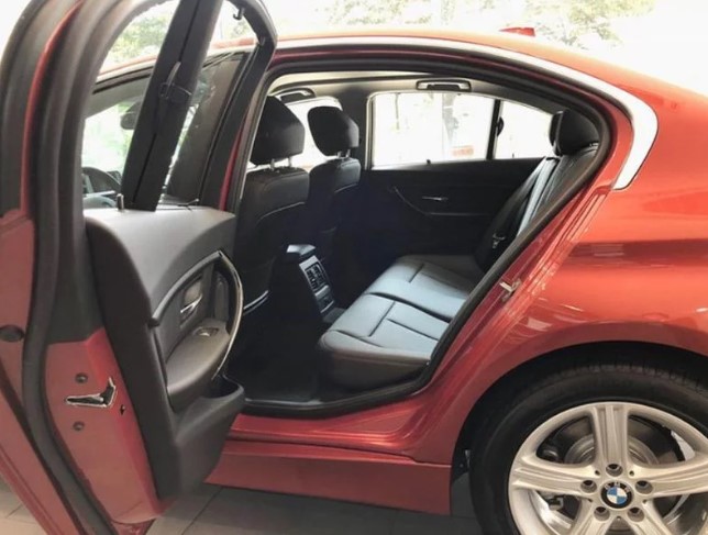 Đánh giá xe BMW 320i 2019 về thiết kế ghế ngồi - Ảnh 1.