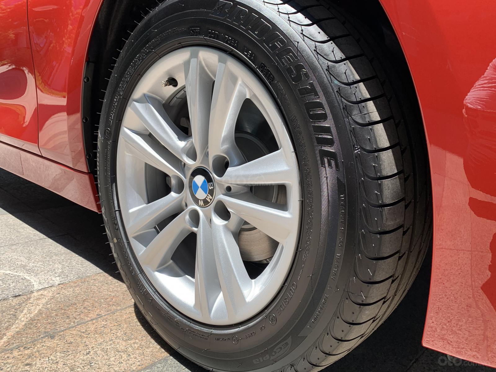 Đánh giá xe BMW 320i 2019: Mâm xe.