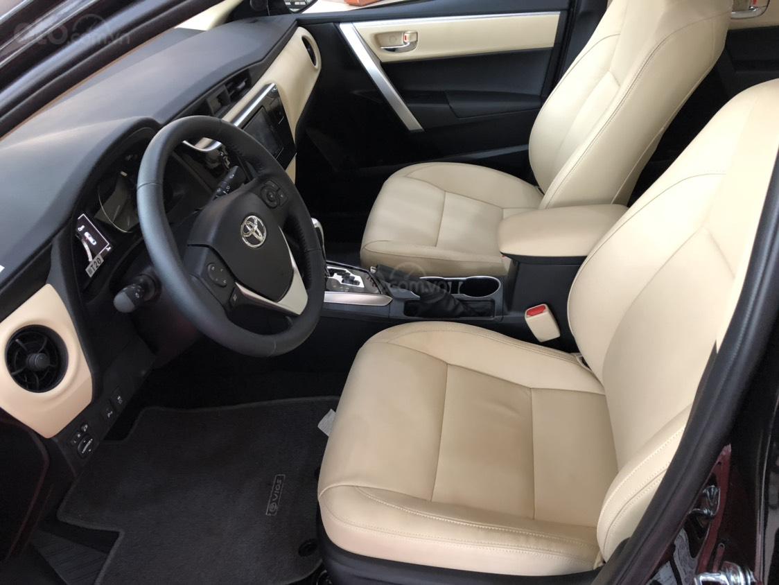 Đánh giá xe Toyota Corolla Altis 2019: Thiết kế hàng ghế đầu 1