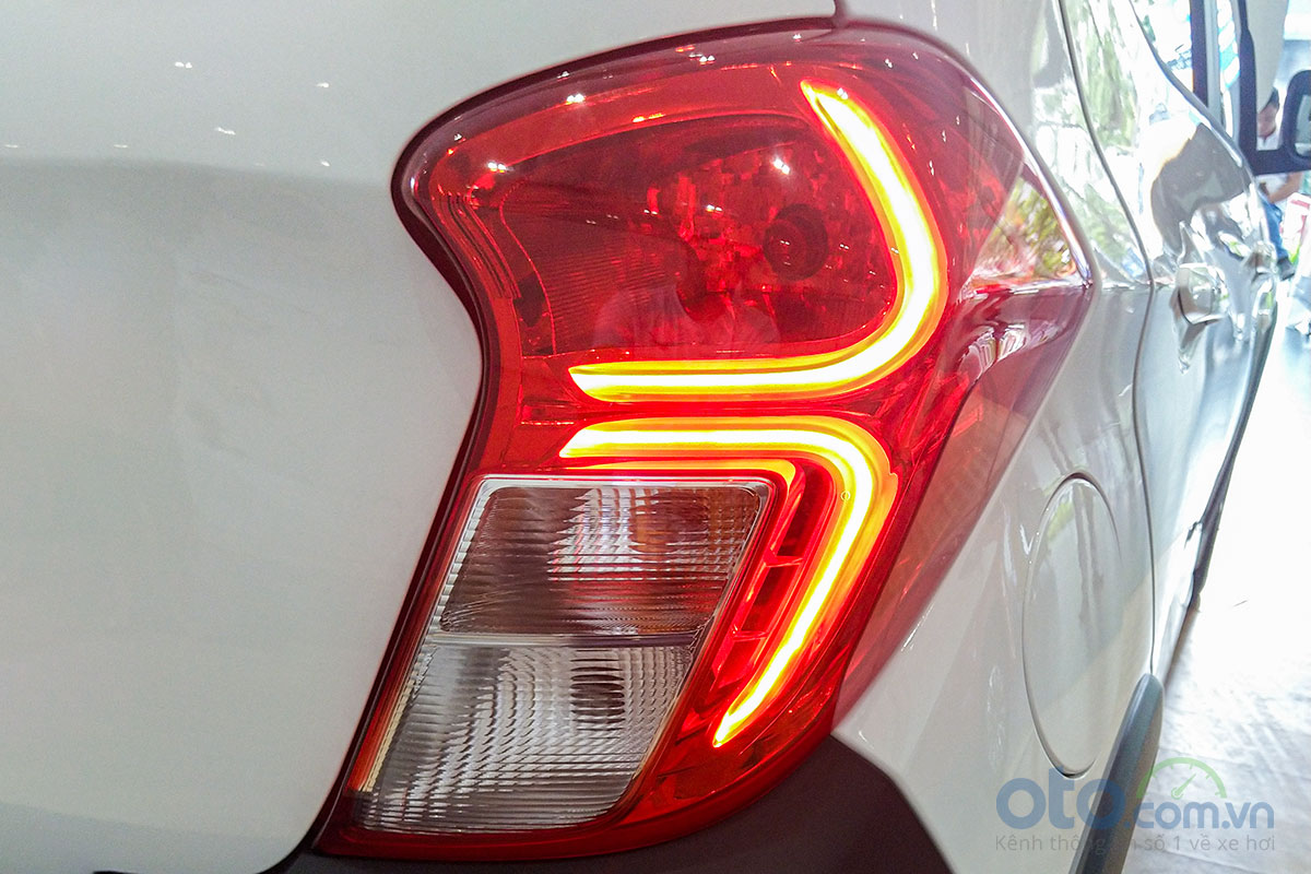 Đánh giá xe VinFast Fadil 2019: Cụm đèn hậu LED là dạng tuỳ chọn.