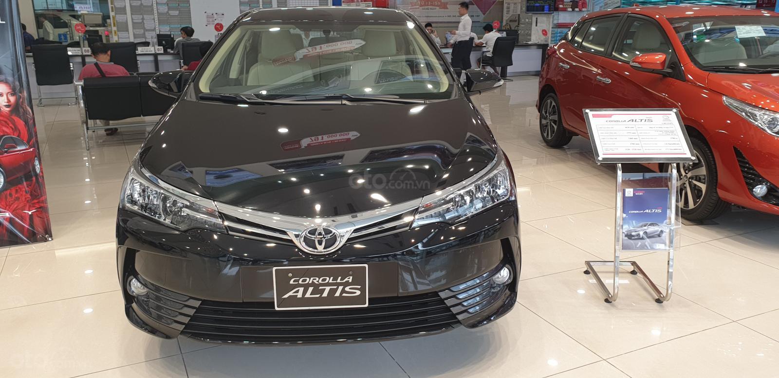 Đại lý hạ giá sốc cho Toyota Corolla Altis: Dọn đường cho phiên bản mới? A1