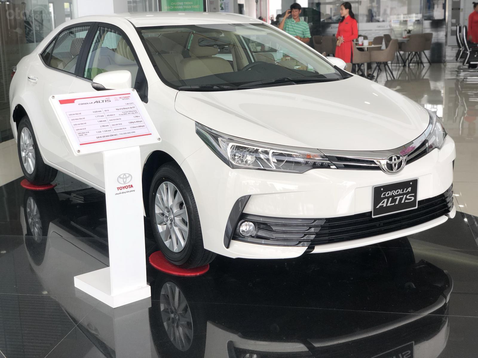 Ảnh Toyota Corolla Altis 2019 tại đại lý