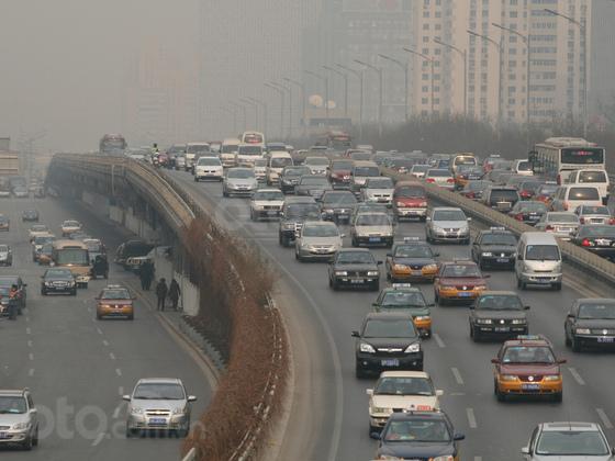 Áp luật khí thải ô tô vội vã khiến thị trường ô tô Trung Quốc căng thẳng hơn