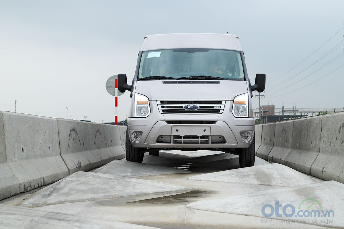 Bài kiểm tra khả năng cân bằng của chiếc xe Ford.