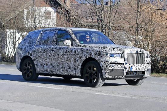 Rolls-Royce Cullinan trong quá trình chạy thử...