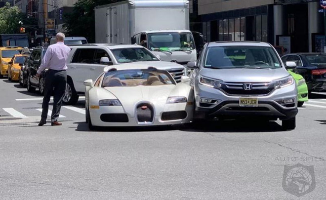 Bugatti Veyron trị giá hơn 40 tỷ đồng gặp "sao quả tạ" chỉ vài phút cùng chủ mới rời đại lý a6