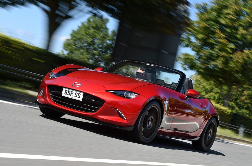 10 xe hơi đẹp nhất thế giới hiện nay: Mazda MX-5 Miata.