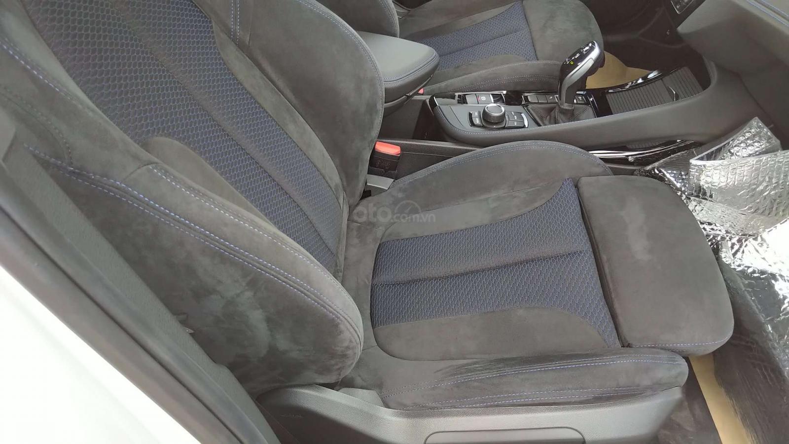 Đánh giá xe BMW X2 sDrive18i 2019 về thiết kế ghế ngồi: Hàng ghế trước.