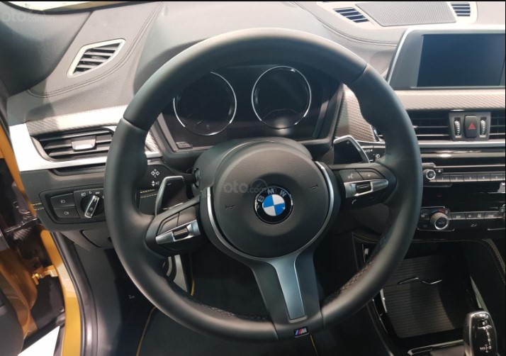 Vô lăng xe BMW X2 sDrive18i 2019.