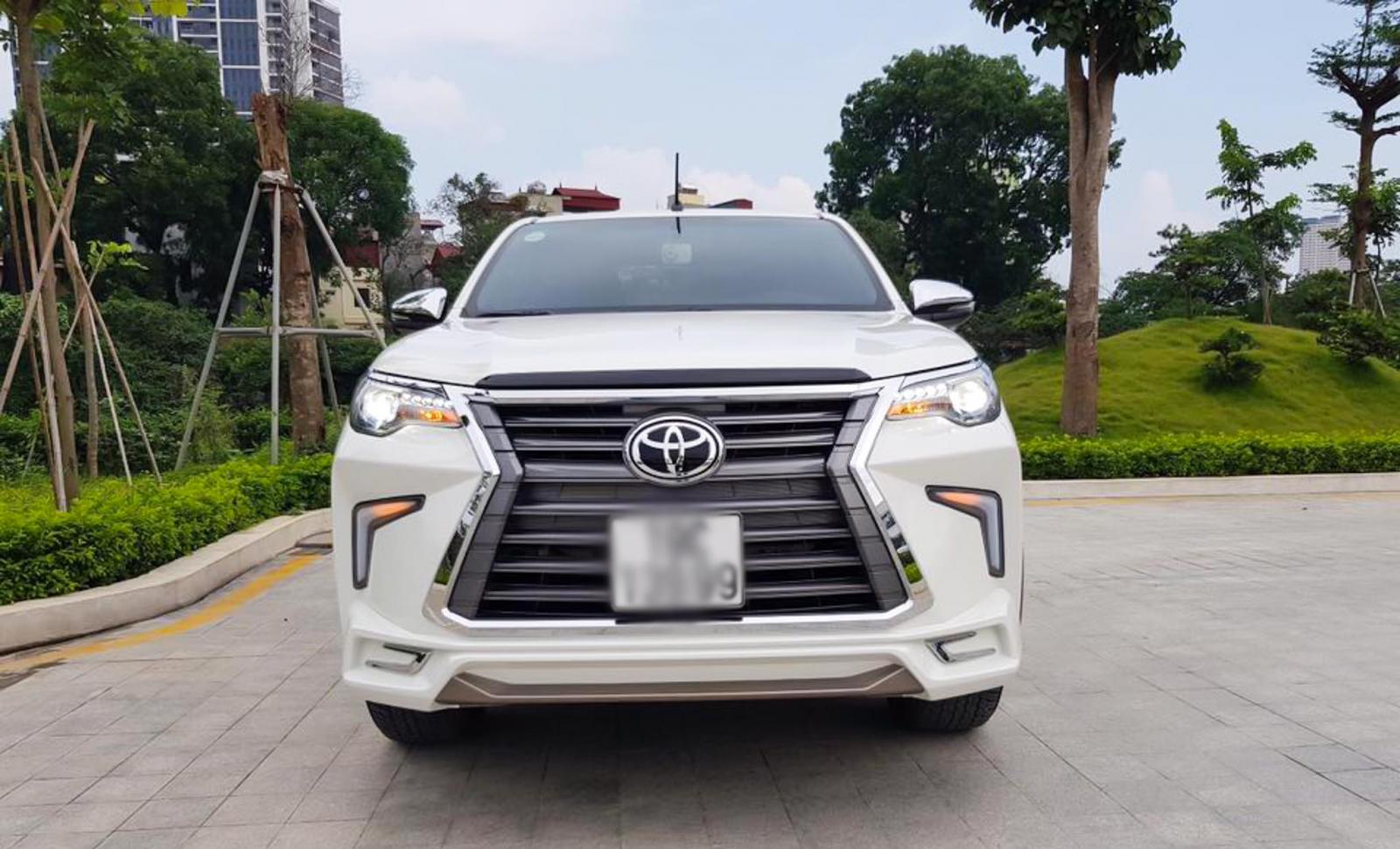 Toyota Hilux tại Việt Nam "hóa thân" thành Lexus LX 570 a2
