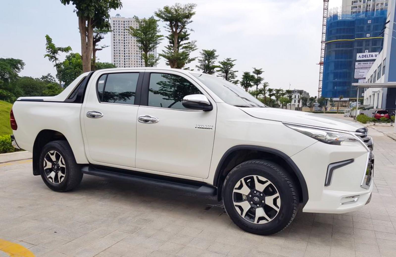 Toyota Hilux tại Việt Nam "hóa thân" thành Lexus LX 570 a20