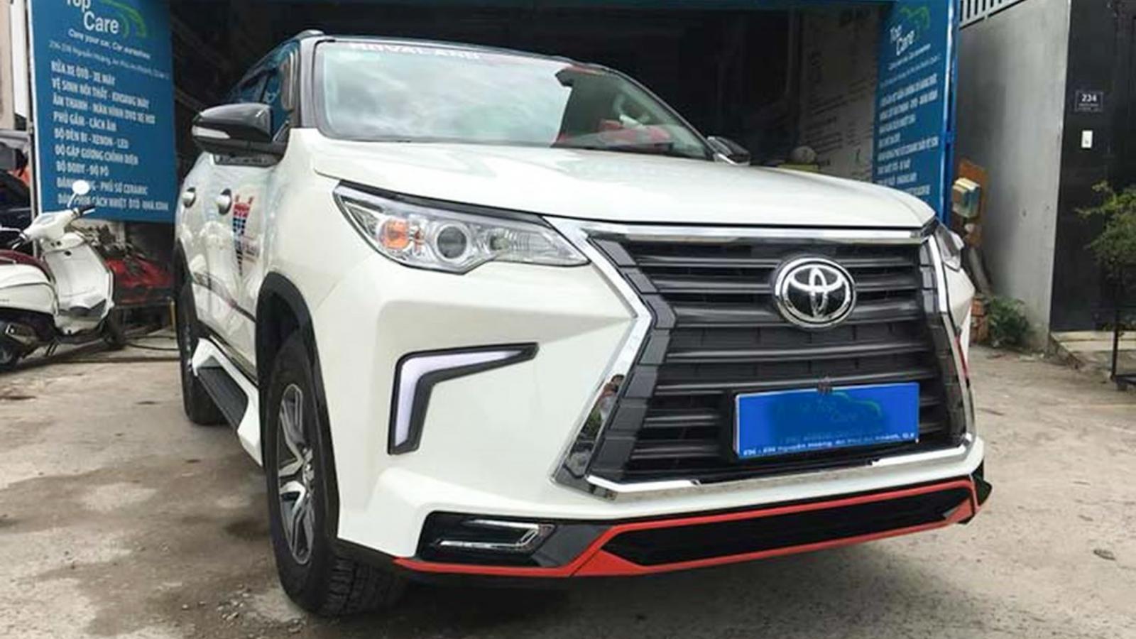 Toyota Hilux tại Việt Nam "hóa thân" thành Lexus LX 570 a3