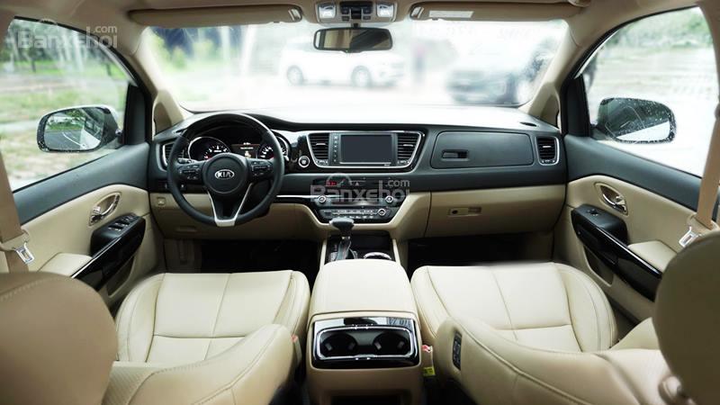 Kia Sedona 2019 khó có thể sở hữu không gian rộng rãi được như Peugeot Traveller.