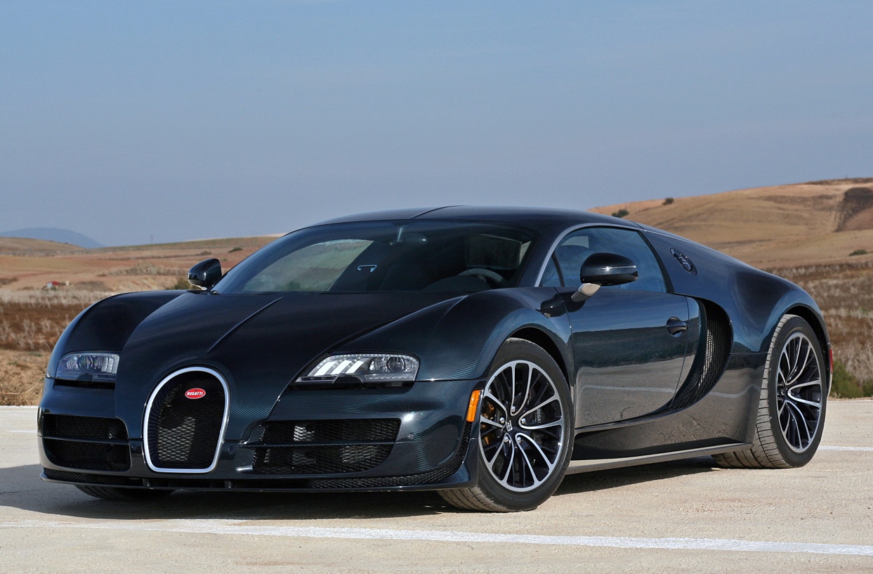 Bugatti Veyron đạt tốc độ tối đa 430 km/h và là 1 trong những xe nhanh nhất thế giới hiện nay.