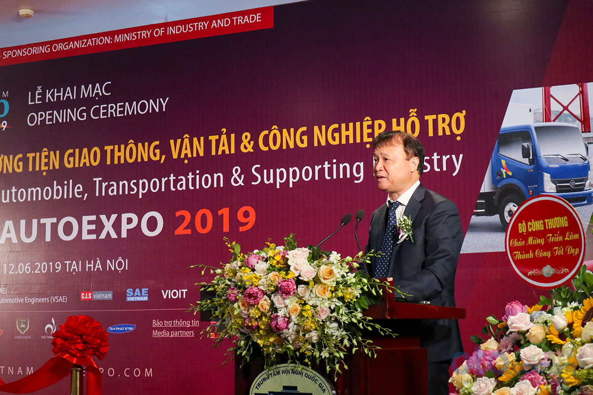 Vietnam Auto Expo 2019 chính thức khai mạc, VinFast và Mitsubishi được quan tâm a2