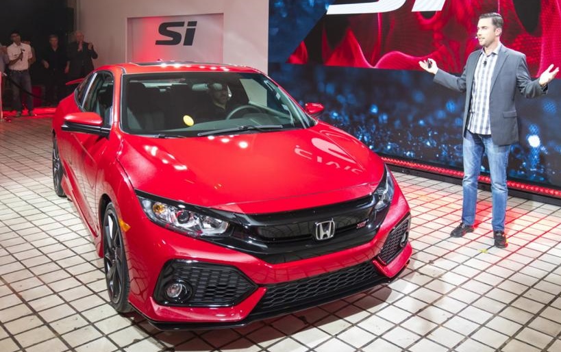 Honda Civic Si là mẫu xe ô tô thể thao giá rẻ được nhiều khách hàng trẻ yêu thích.