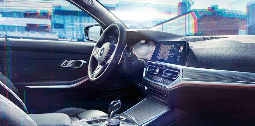 BMW 3-Series 2019 sedan sở hữu buồng lái hiện đại