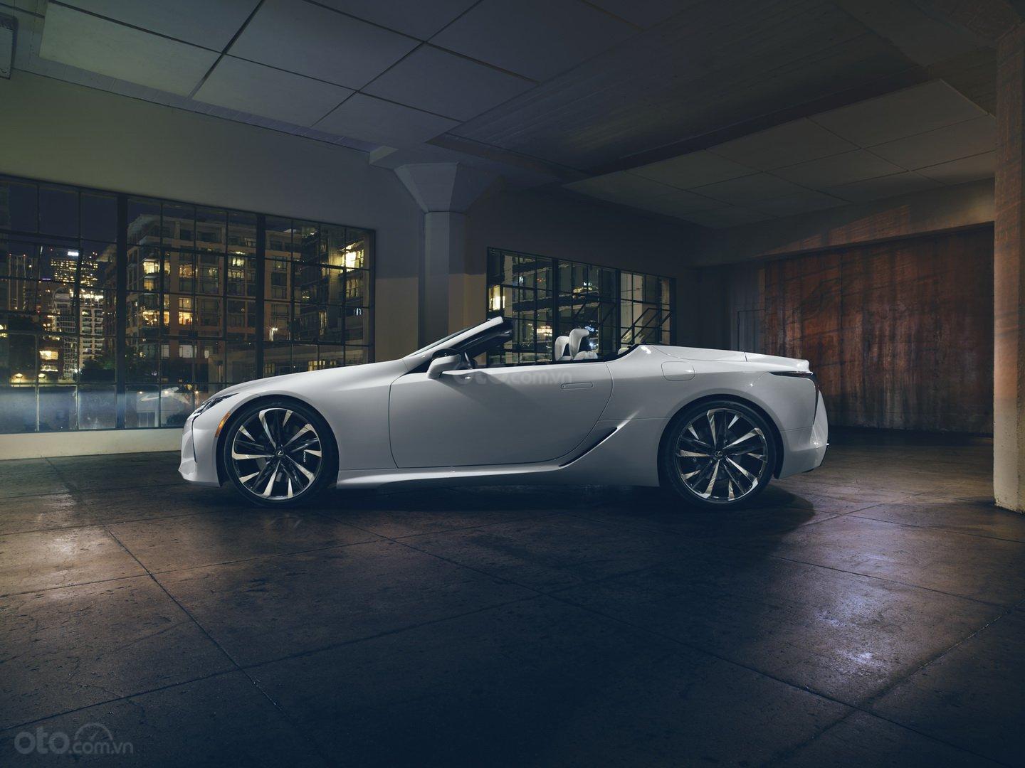 Lexus LC 2020 Convertible bật mí rằng vẫn giữ nguyên lối tạo hình của bản Concept