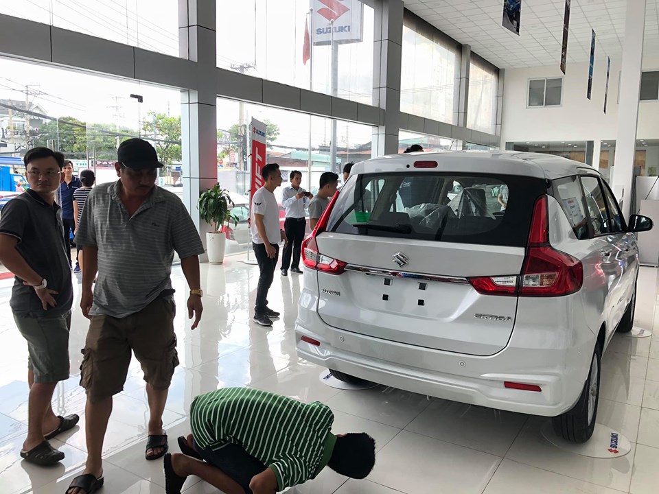 Cận cảnh Suzuki Ertiga 2019 tại đại lý, ngày ra mắt Việt Nam gần kề - Ảnh 4.