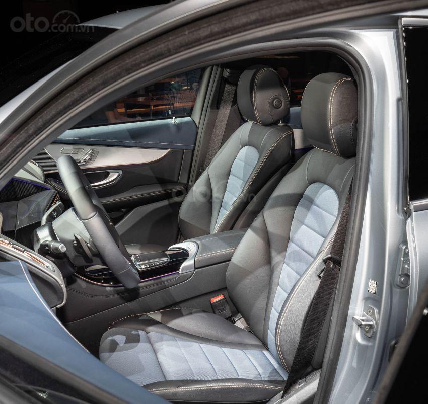 Mercedes-Benz EQC 2020 vô-lăng trái