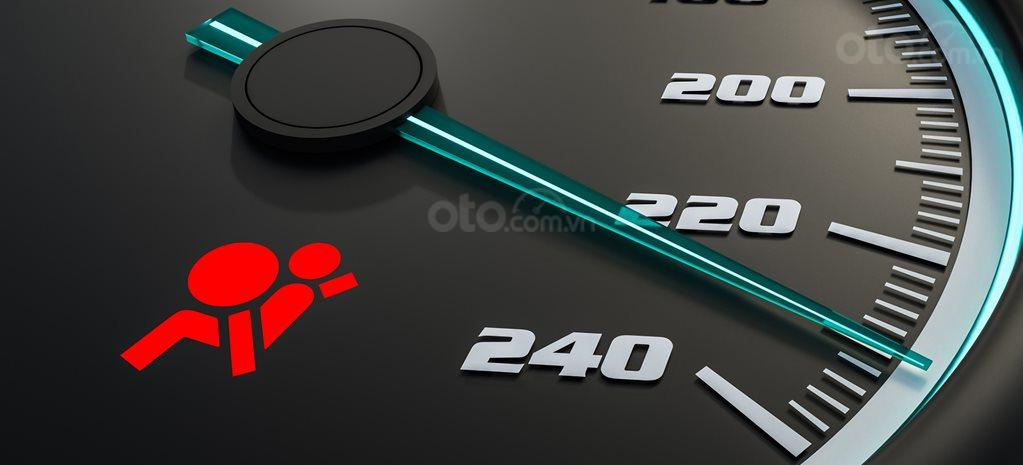 Suzuki Swift 2019 và Mazda 3 2019 hiện thị báo lỗi nhầm