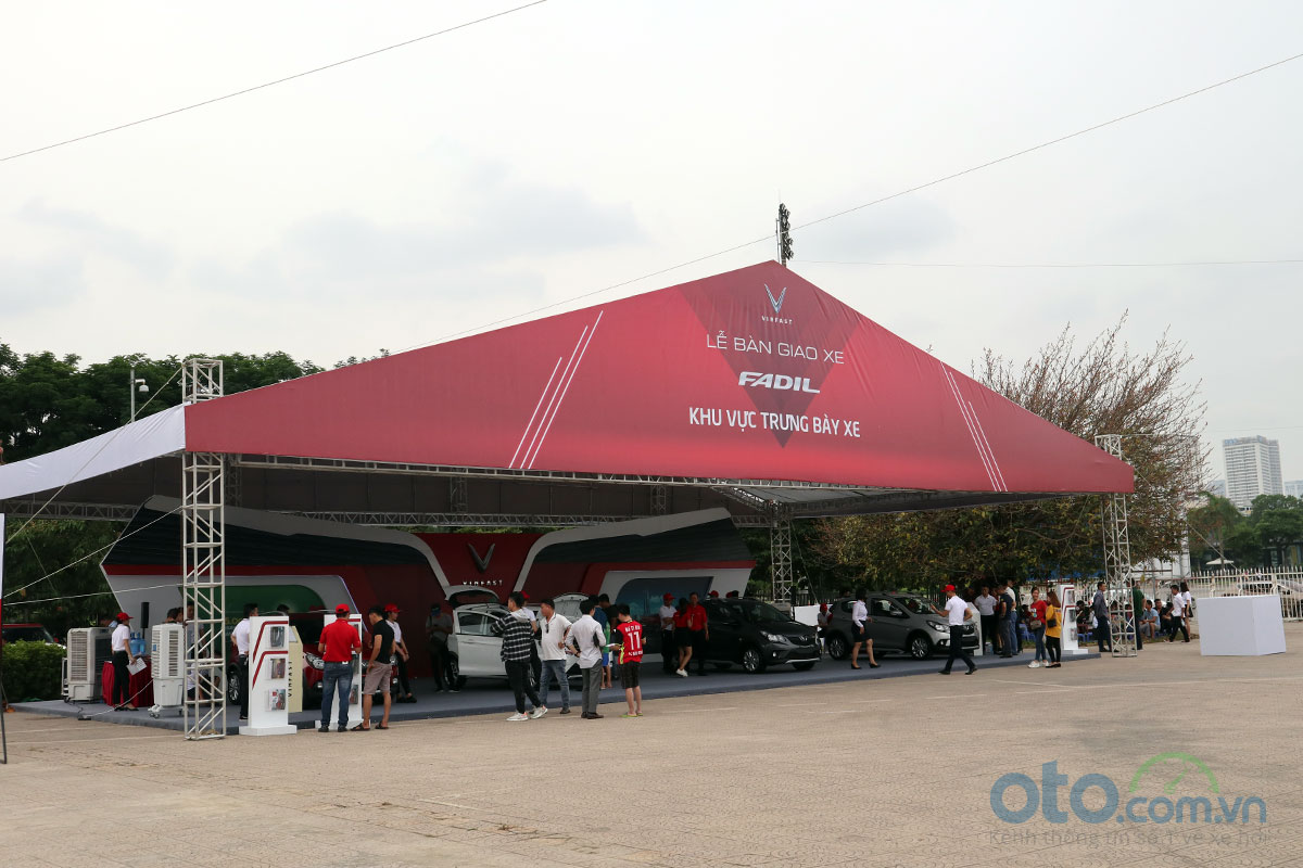 Khu vực tư vấn cho các khách hàng quan tâm đến VinFast Fadil.