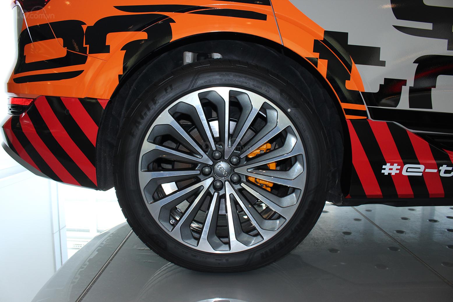 SUV điện Audi E-Tron chính thức cập bến showroom Audi Hồ Chí Minh 20