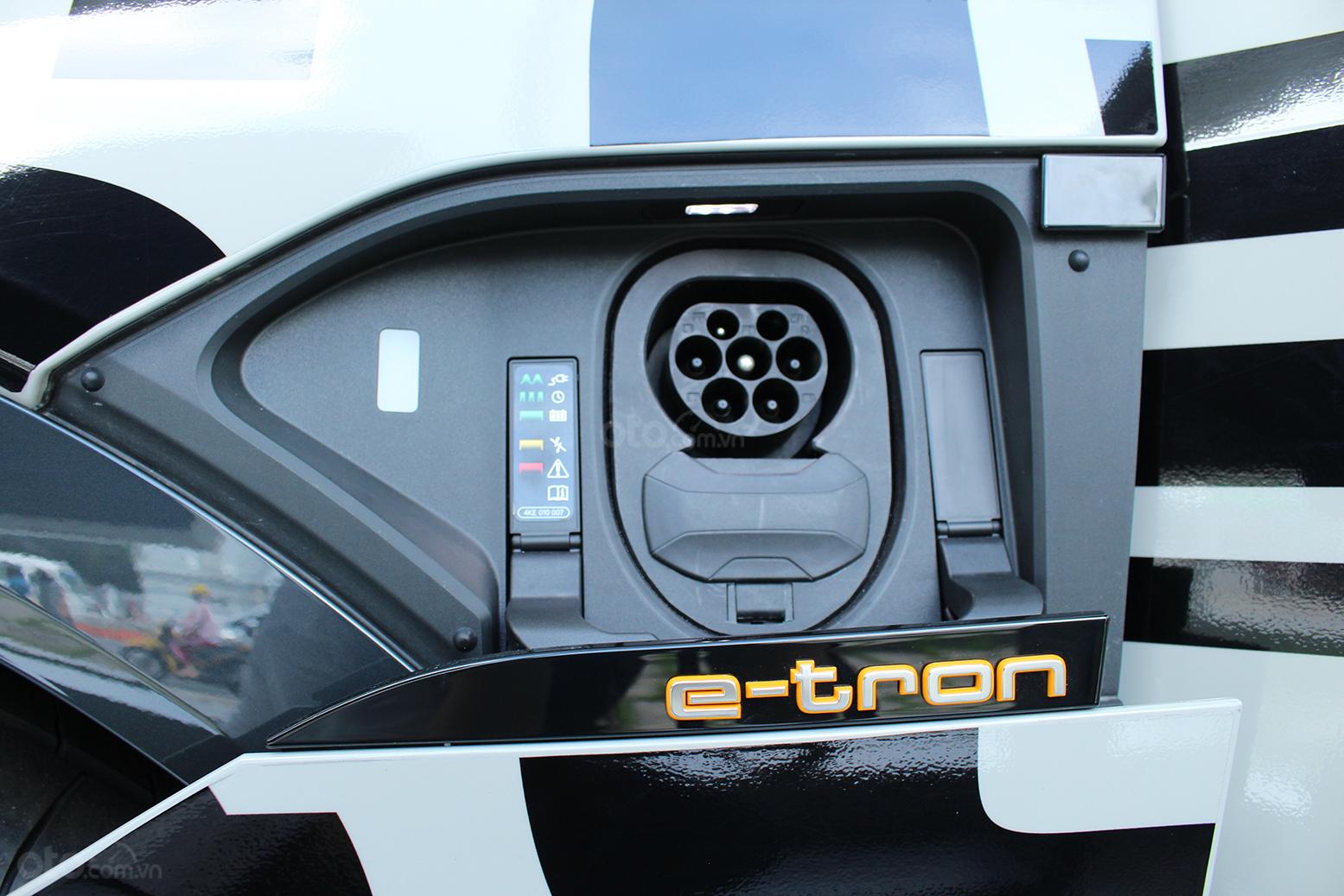 SUV điện Audi E-Tron chính thức cập bến showroom Audi Hồ Chí Minh 32