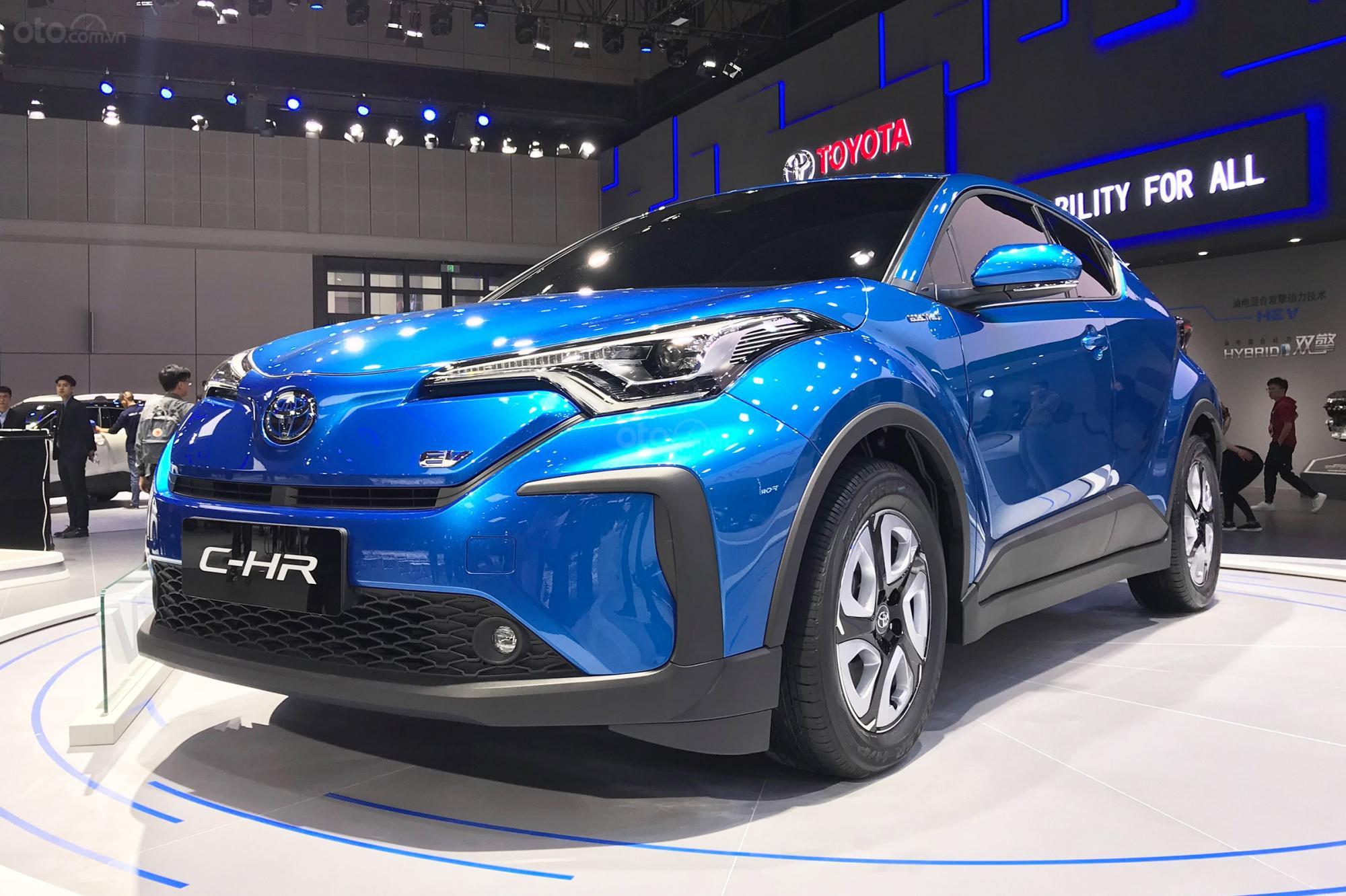 Toyota C-HR EV ra mắt tại triển lãm tại triển lãm Thượng Hải.