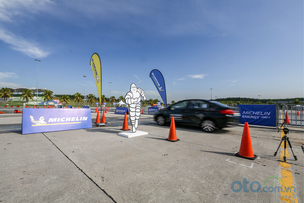 MICHELIN Energy XM2+ thể hiện sự vượt trội về khả năng bám đường.