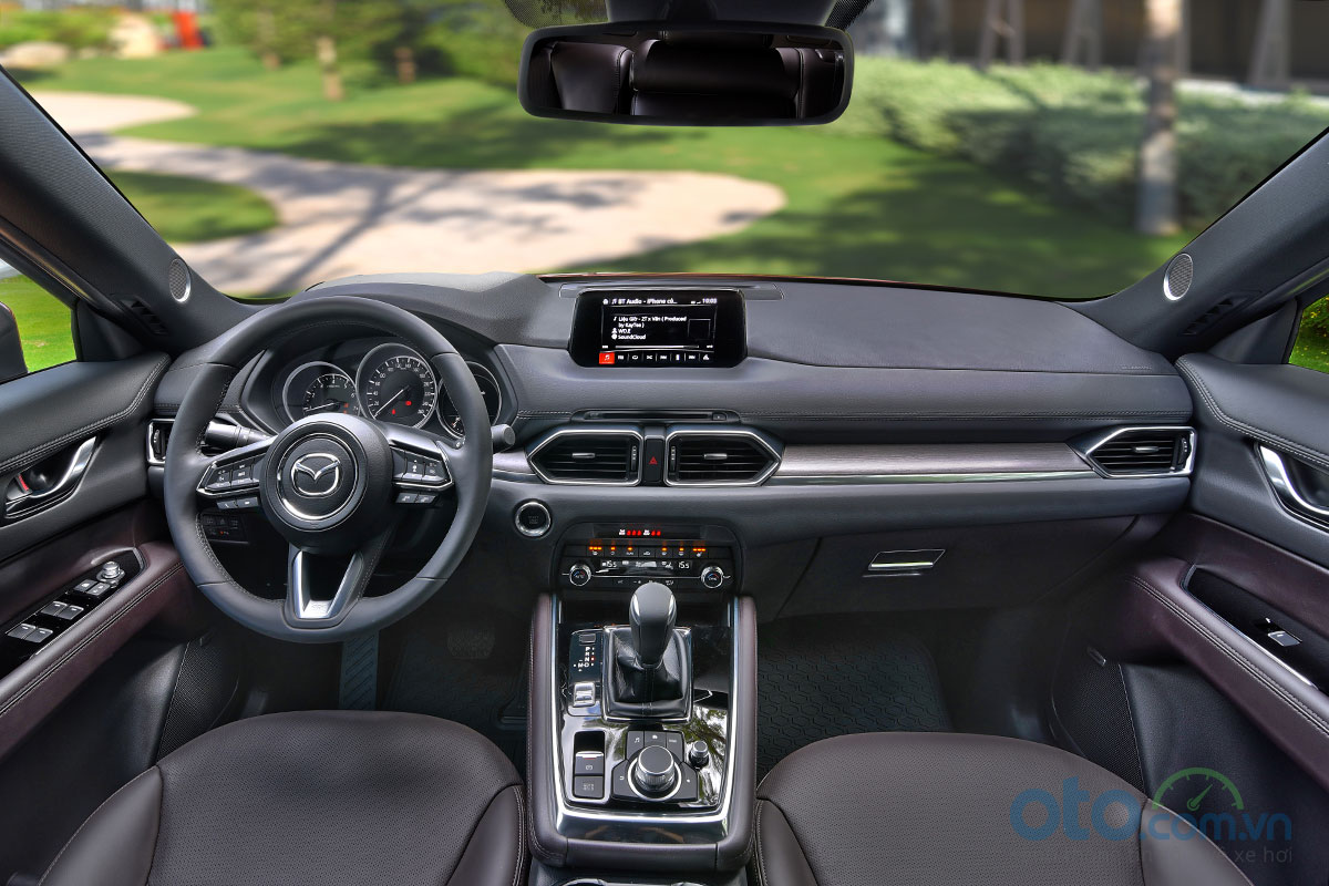Nội thất Mazda CX-8 có thiết kế tương tự như đàn em CX-5.